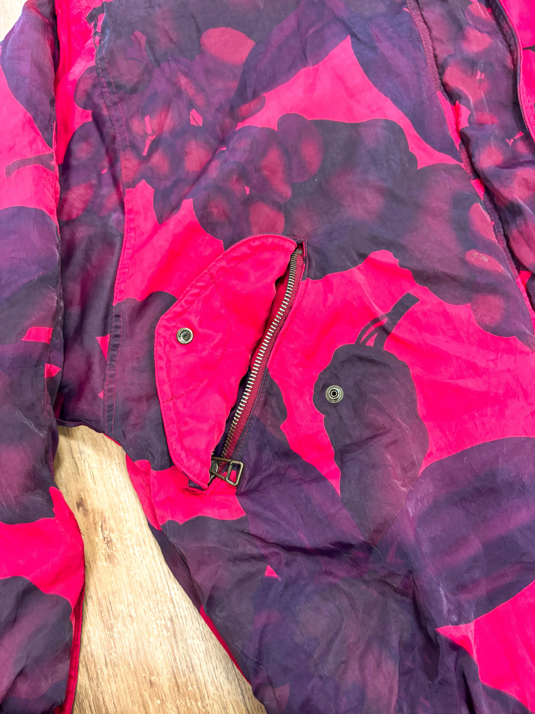 Vintage retro ski jas - Belfe rood glanzend met print maat 40