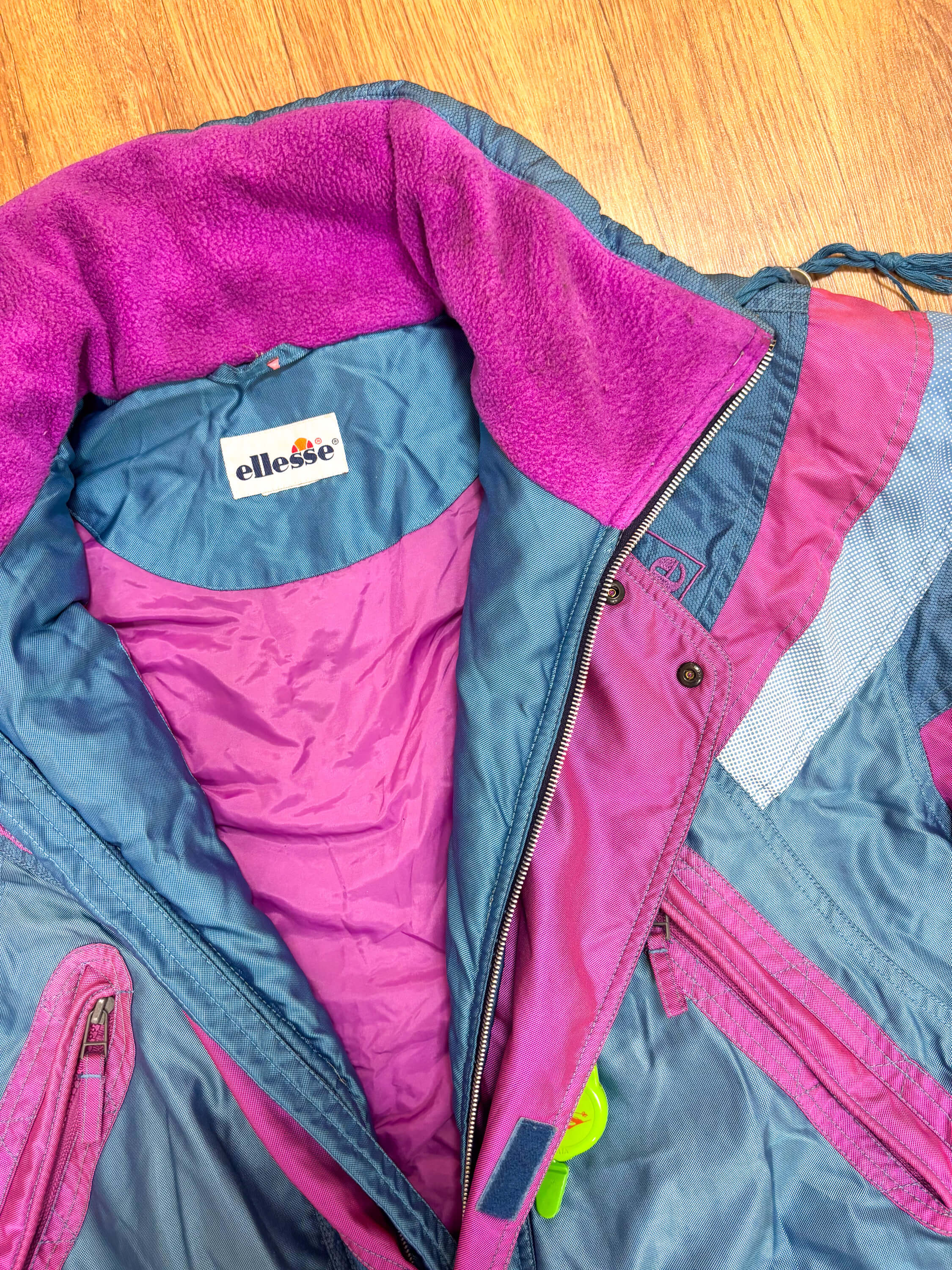 Vintage retro skipak - Ellesse shiny blauw, roze maat L/XL